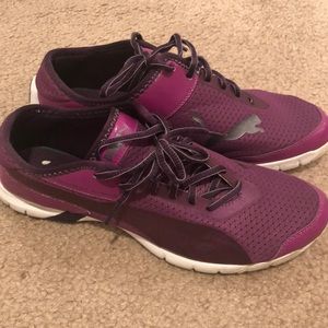 Barely worn PUMA running sneakers